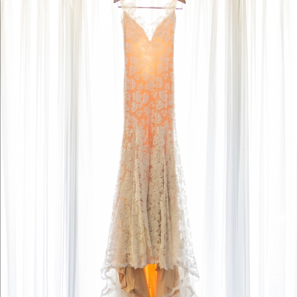 Wedding dress - Picture 2 of 8
